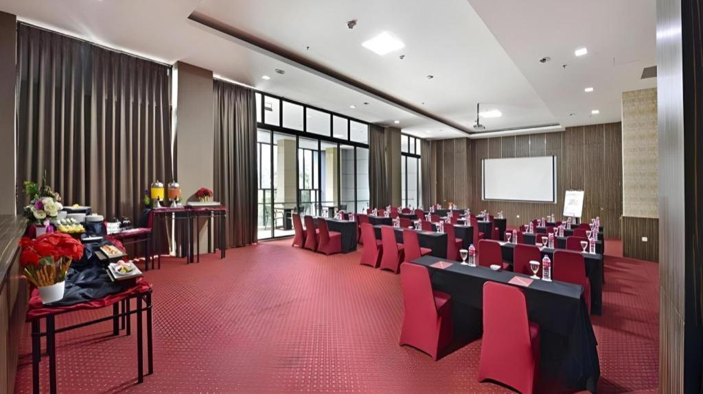 Travello Hotel Bandung Exterior photo
