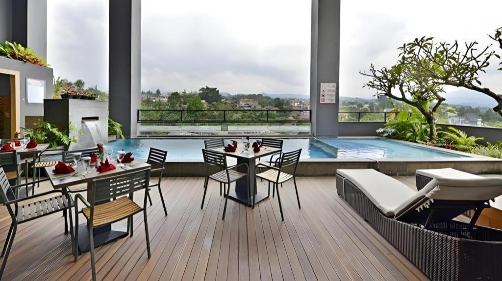Travello Hotel Bandung Exterior photo